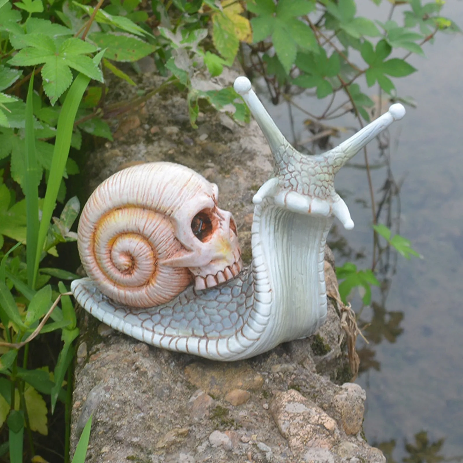 Snail Sculpture / Skull Sculpture / Snail Garden Statues / Gothic Decoration